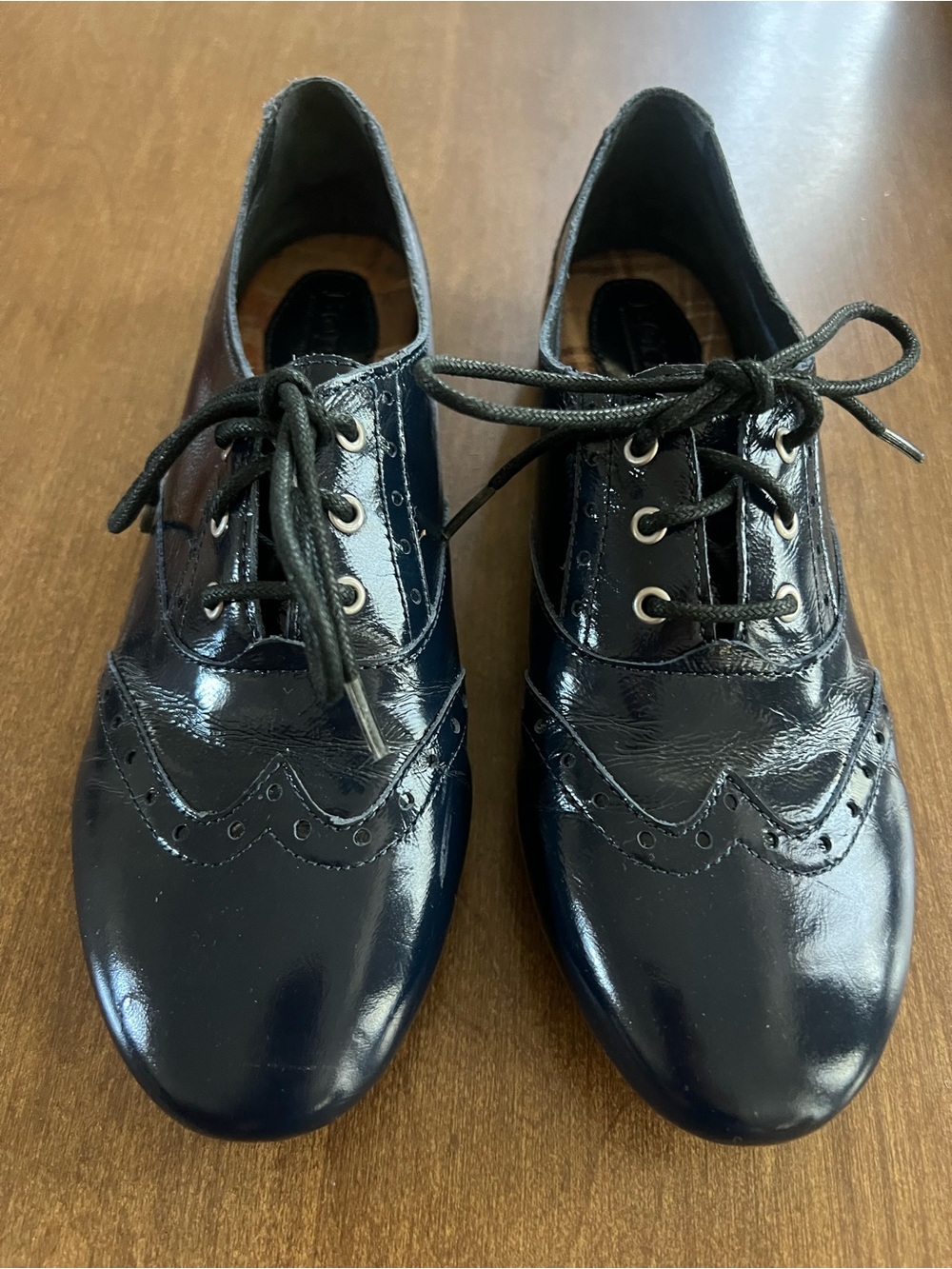 Born Women’s Navy Patent Leather Lace Wingtip Oxfords Size 9M; EU 40.5